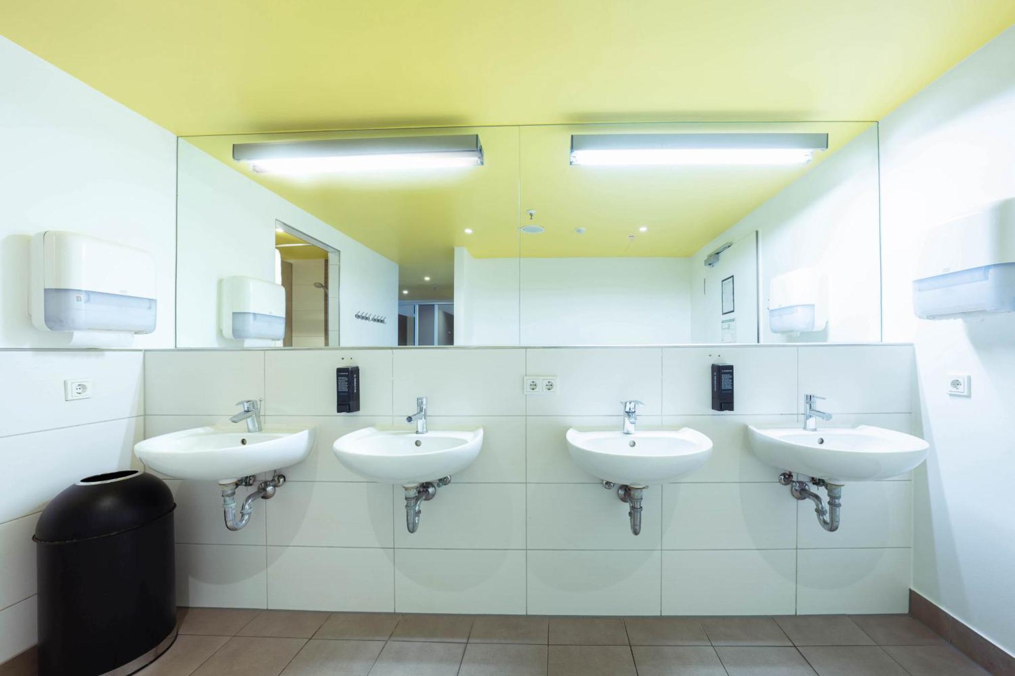 6-Bed Room with Shared Bathroom